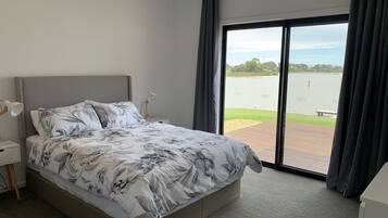 5 Schlafzimmer, Bügeleisen/Bügelbrett, Bettwäsche