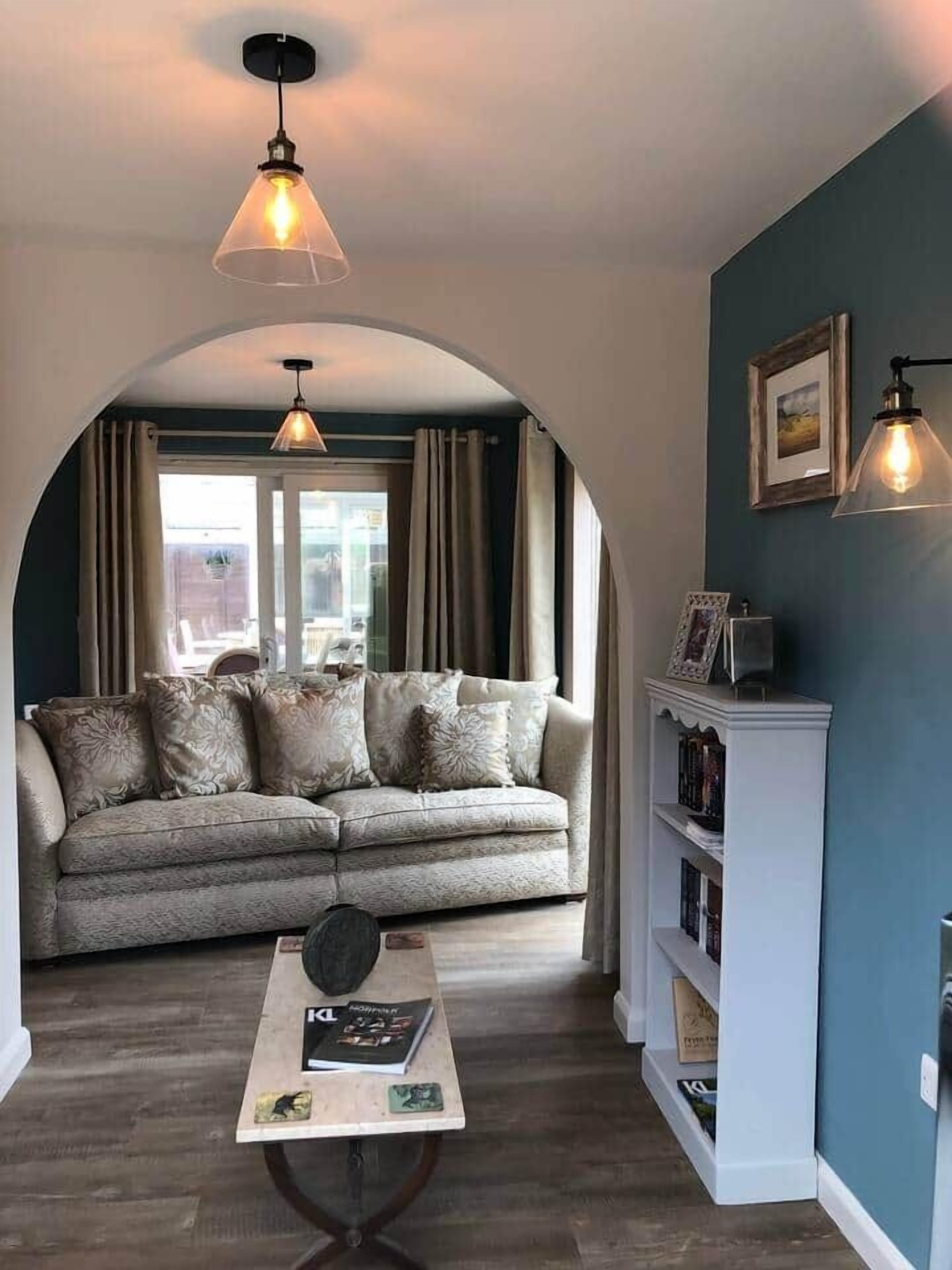 TV, bøker og stereoanlegg