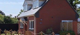 Lovely Cottage just 100m from the Beach