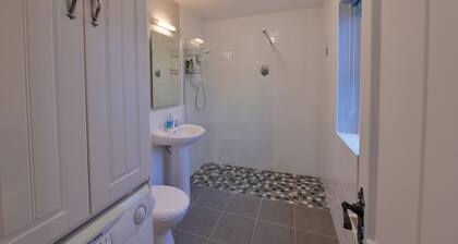 10mindrivecliffsofmoher-cozy2br-parking-wifi