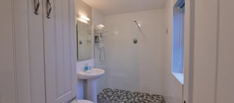 10mindrivecliffsofmoher-cozy2br-parking-wifi