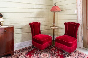 Double Room | Pillowtop beds, iron/ironing board, free WiFi, bed sheets - Ibsens B&B (Grimstad)