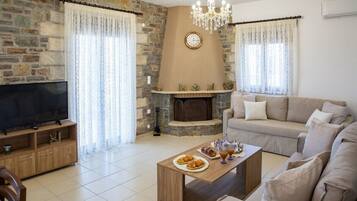 Televisión y chimenea