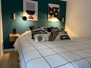 Free cots/infant beds, rollaway beds, free WiFi