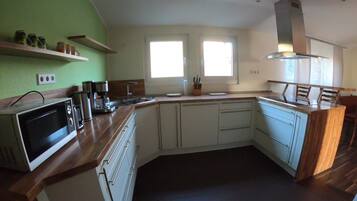 Comfort Apartment, 3 Bedrooms | Private kitchen | Fridge, microwave, stovetop, dishwasher