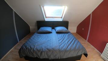 Comfort Apartment, 3 Bedrooms | 3 bedrooms, free WiFi, bed sheets