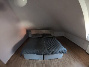3 bedrooms, free WiFi, bed sheets - KraftQuelle (Kirchen)