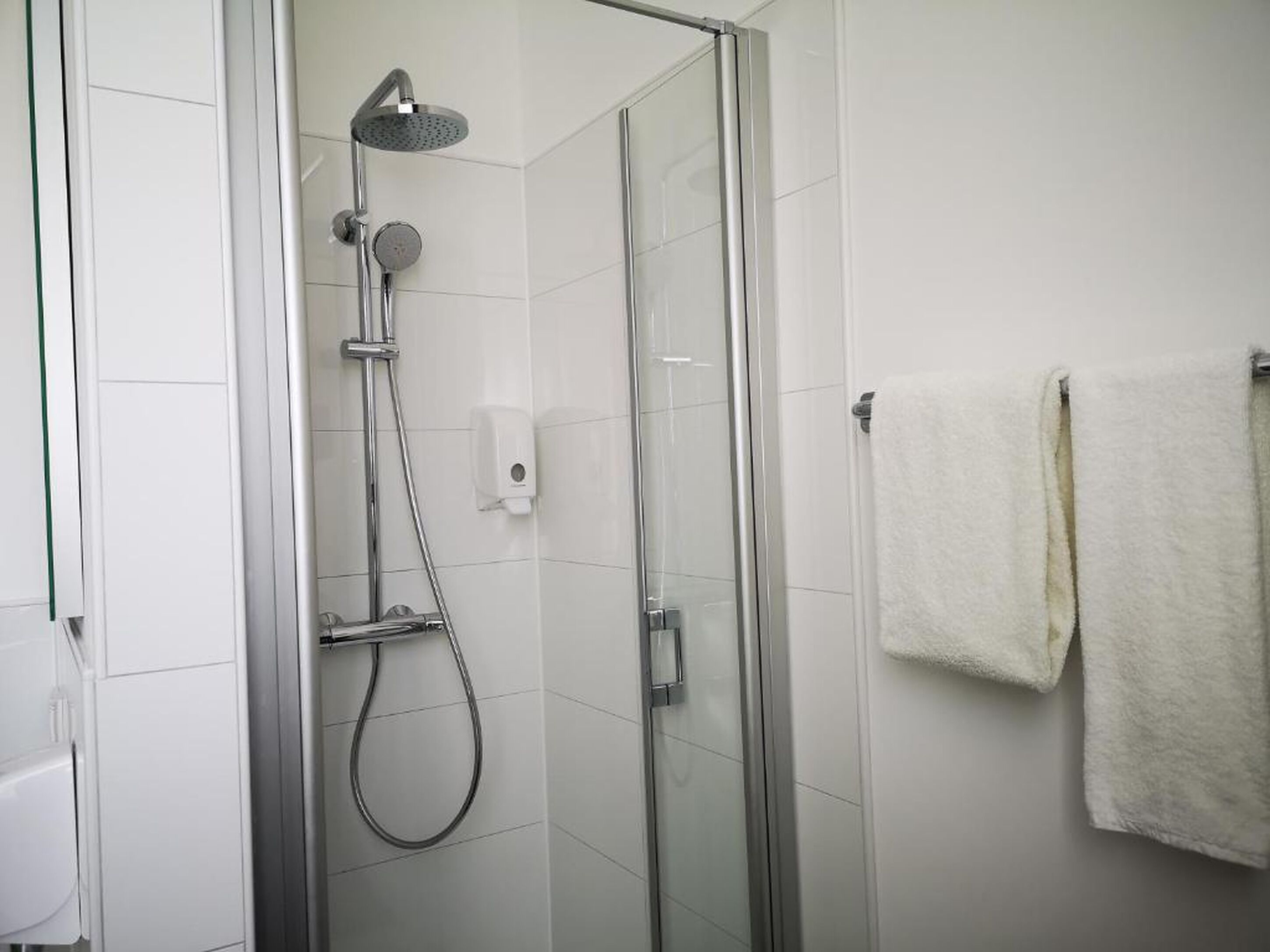 shower, free toiletries, towels