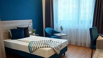 Desk, soundproofing, iron/ironing board, free WiFi