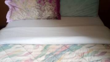 Single Room | Desk, free WiFi, bed sheets