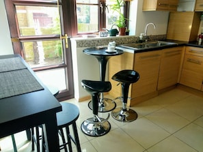 Kjøleskap på fellesområdet, mikrobølgeovn på fellesområdet og kokeplater