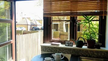 Fridge, microwave, stovetop, electric kettle