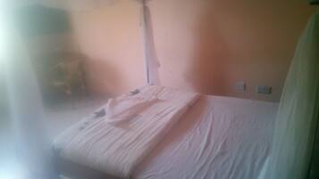 Standard Room | Desk, free WiFi, bed sheets