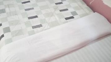 Single Room | Desk, free WiFi, bed sheets