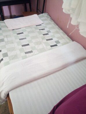 Enkeltrom | Skrivebord, wi-fi (inkludert) og sengetøy