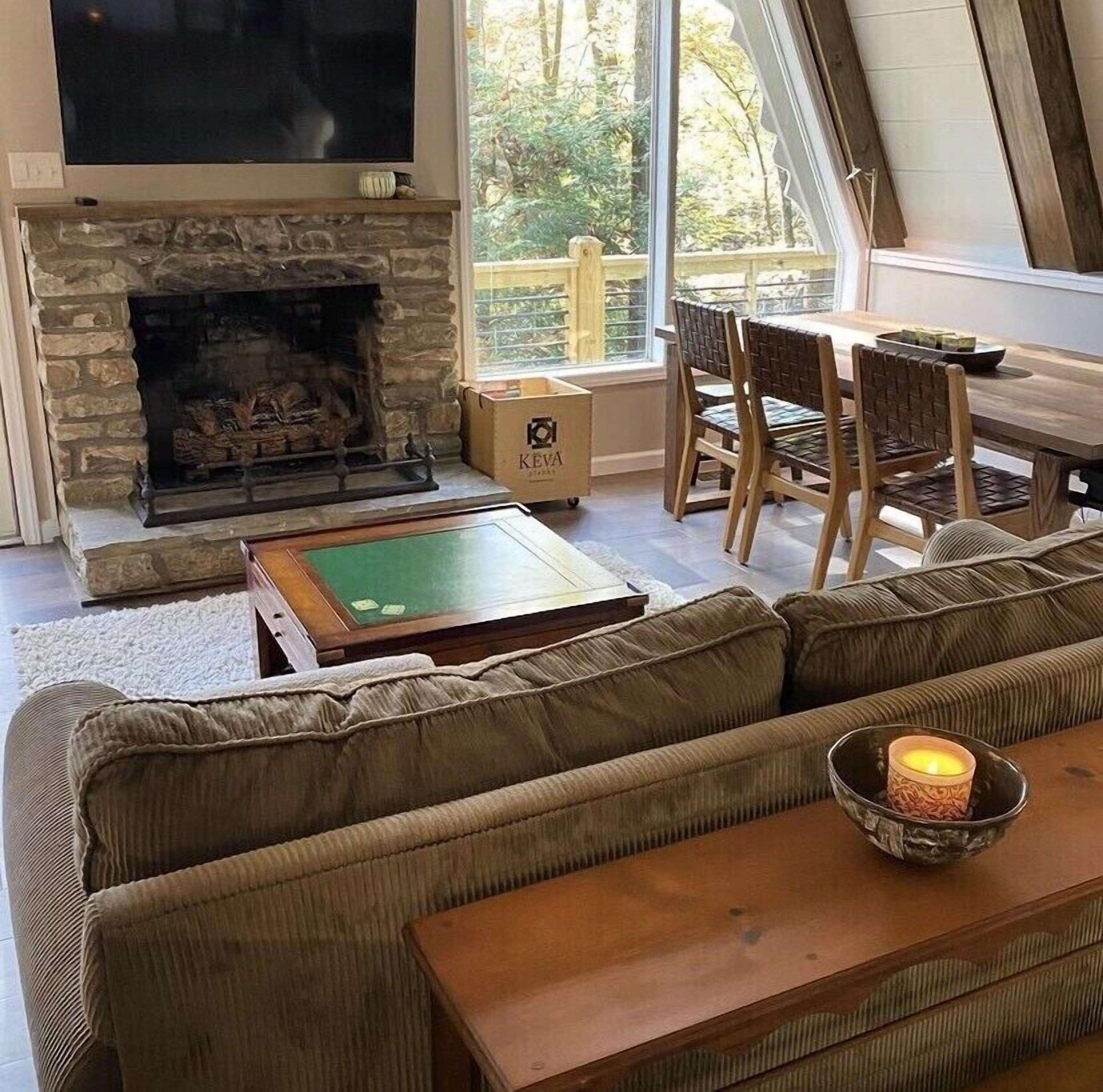 Charming Renovated A-frame✨Boone/Blowing Rock✨Bold Creek✨Huge Deck✨Hound Ears