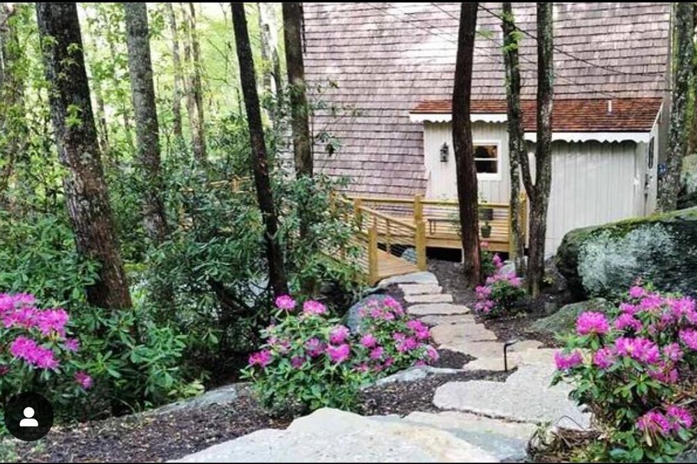 Charming Renovated A-frame✨Boone/Blowing Rock✨Bold Creek✨Huge Deck✨Hound Ears