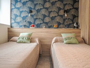 2 chambres, fer et planche à repasser, Wi-Fi gratuit, draps fournis