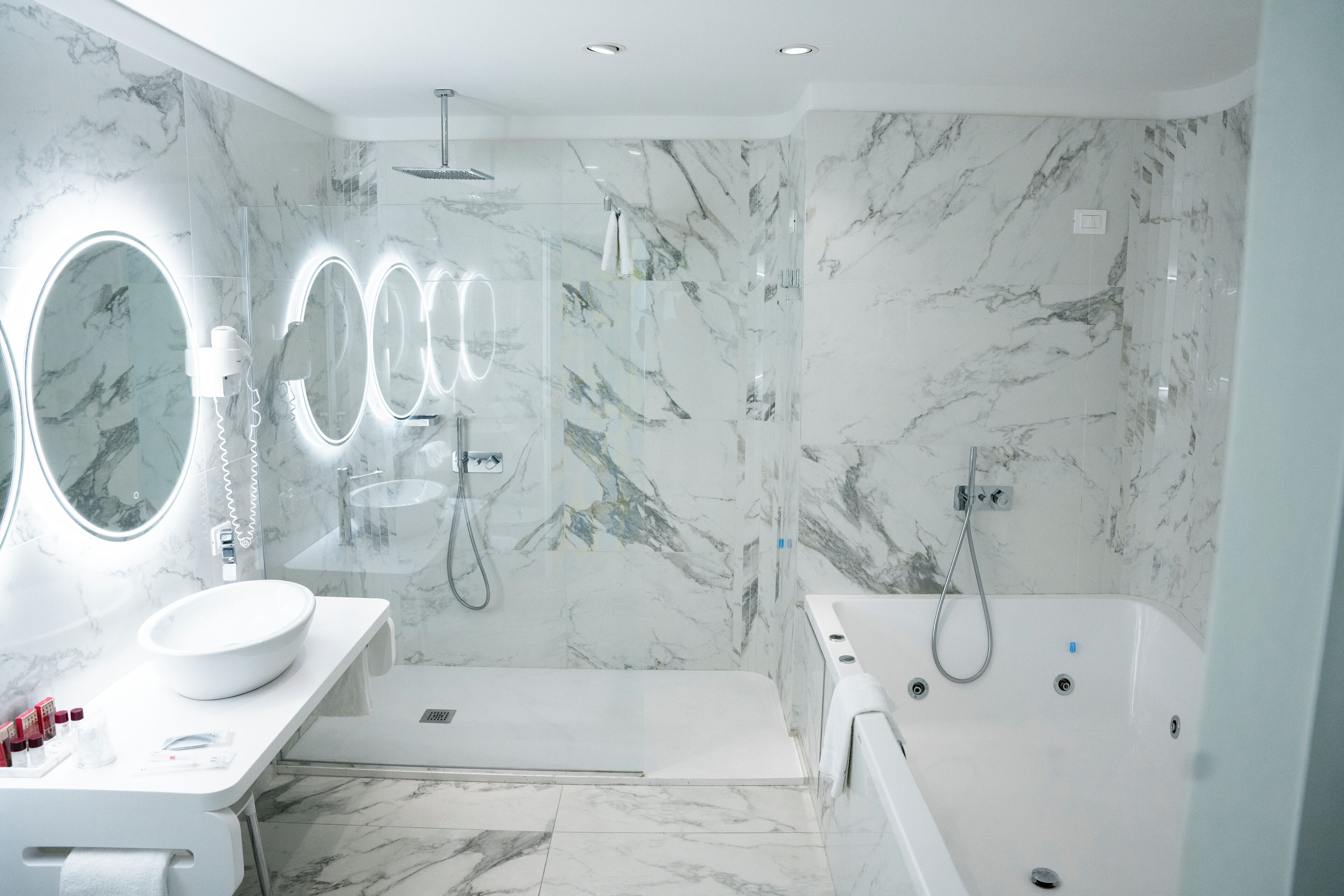 Chambre Junior Double ou avec lits jumeaux | Salle de bain