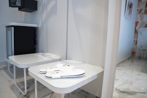 49-inch Smart TV with digital channels, TV, Netflix - Soul Art Hotel (Naples)
