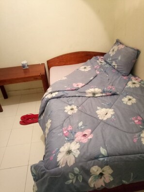 Einzelzimmer | Schreibtisch, Verdunkelungsvorhänge, kostenloses WLAN, Bettwäsche