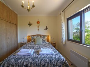 2 bedrooms, travel cot, free WiFi