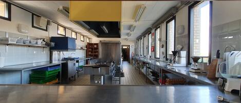 Frigorífic, forn, placa de cuina i rentaplats