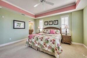 2 bedrooms, desk, WiFi, bed sheets