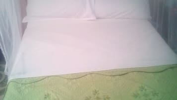 Single Room | Desk, free WiFi, bed sheets