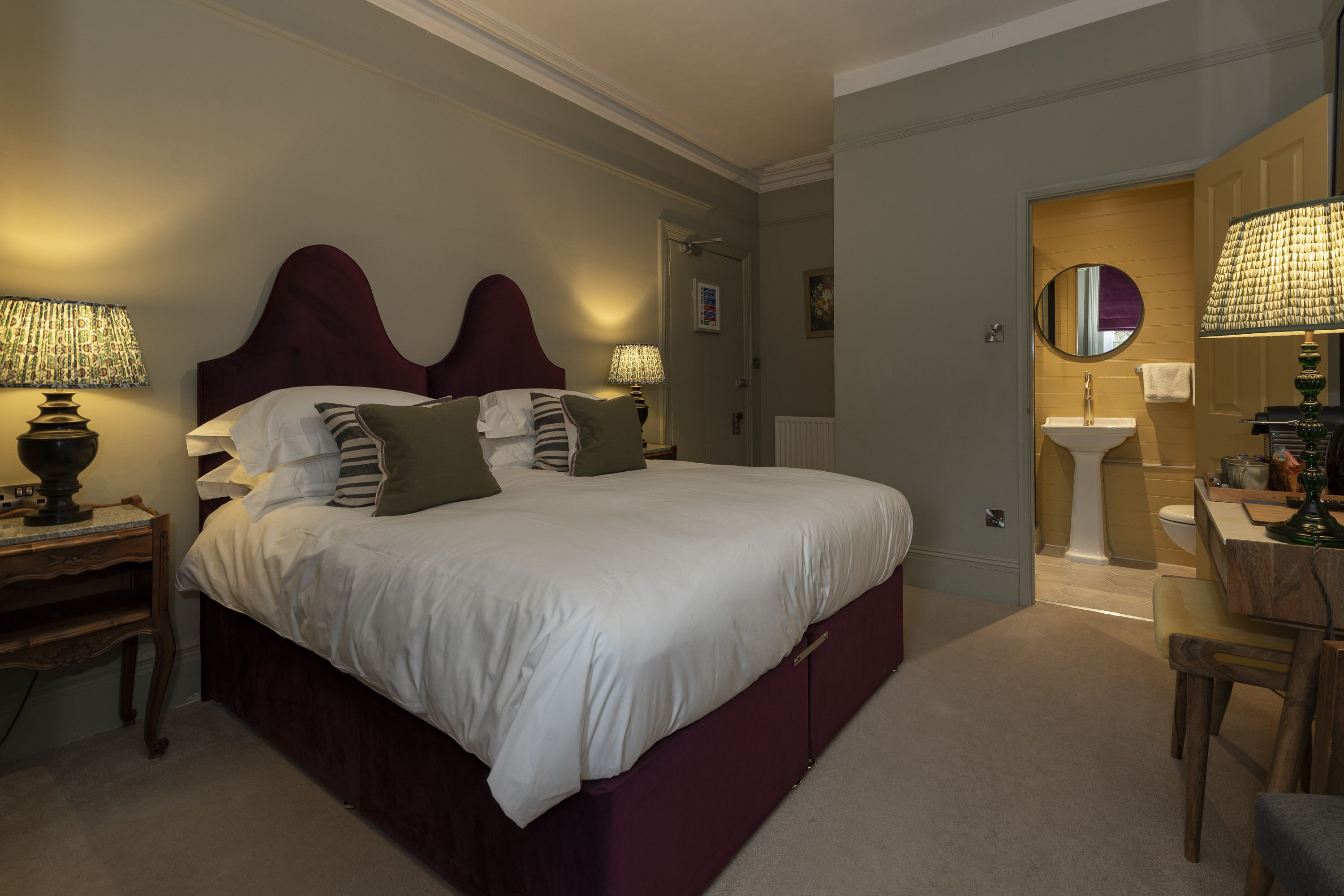 Deluxe King Room | Roupas de cama premium, cortinas blackout, Wi-Fi de cortesia