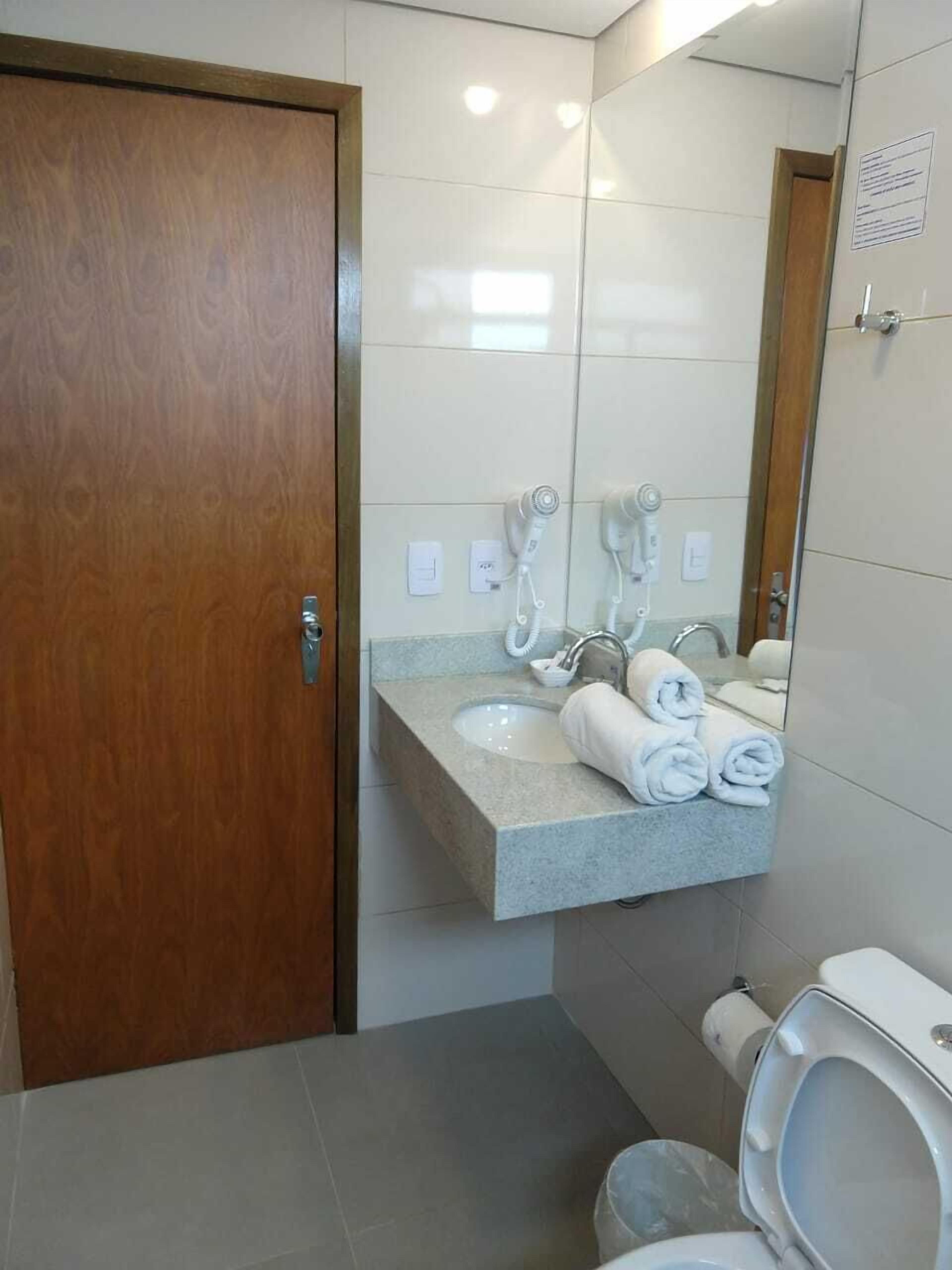 shower, free toiletries, hair dryer, bidet