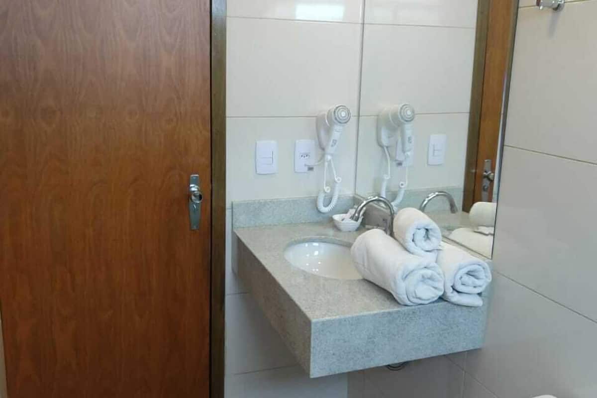 shower, free toiletries, hair dryer, bidet