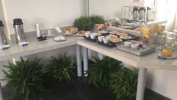 Ilmainen päivittäinen buffetaamiainen