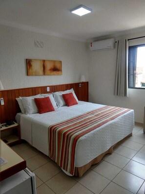 Superior Double or Twin Room | Minibar, laptop workspace, free WiFi, bed sheets - Hotel Riviera Lins (Lins)