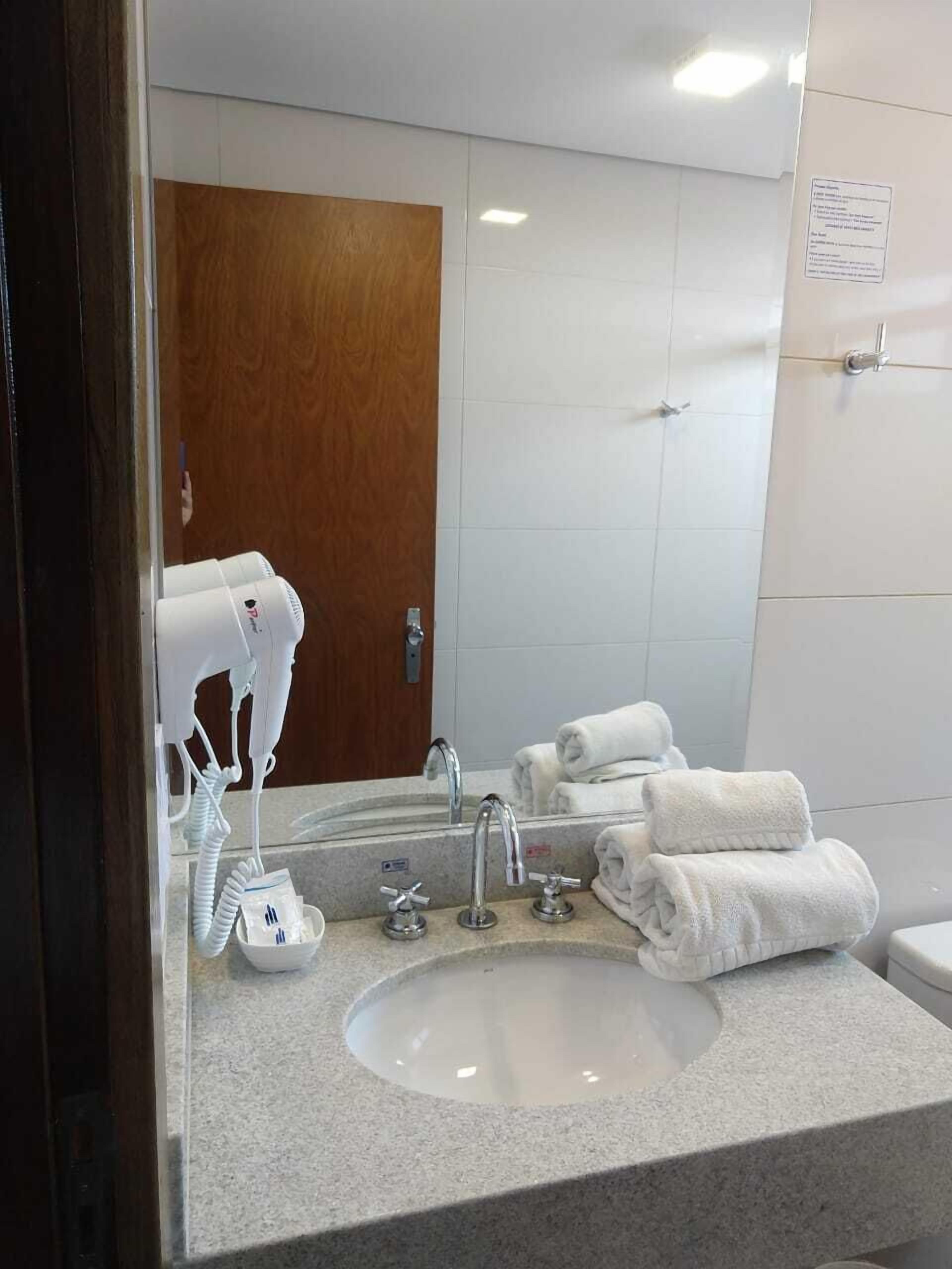 shower, free toiletries, hair dryer, bidet