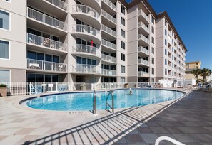Piscina all'aperto, una piscina riscaldata