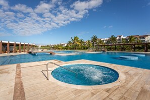 Pool - Mareazul Oceanfront Penthouse 2-Bedroom,3-Bath Retreat and Breathtaking Views (Playa del Carmen)