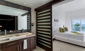 2 bedrooms, iron/ironing board, travel cot, free WiFi - Mareazul Oceanfront Penthouse 2-Bedroom,3-Bath Retreat and Breathtaking Views (Playa del Carmen)