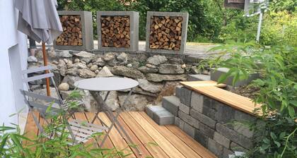 Chiemgau ROOM: Kleines, feines Zimmer im Souterrain, Terrasse, eigener Zugang