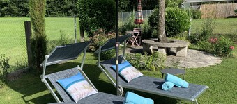 Chiemgau Room: Kleines, Feines Zimmer im Souterrain, Terrasse, Eigener Zugang