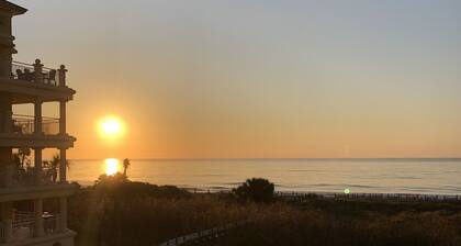 Amazing views of Ocean! Pool & Land Trans Included
