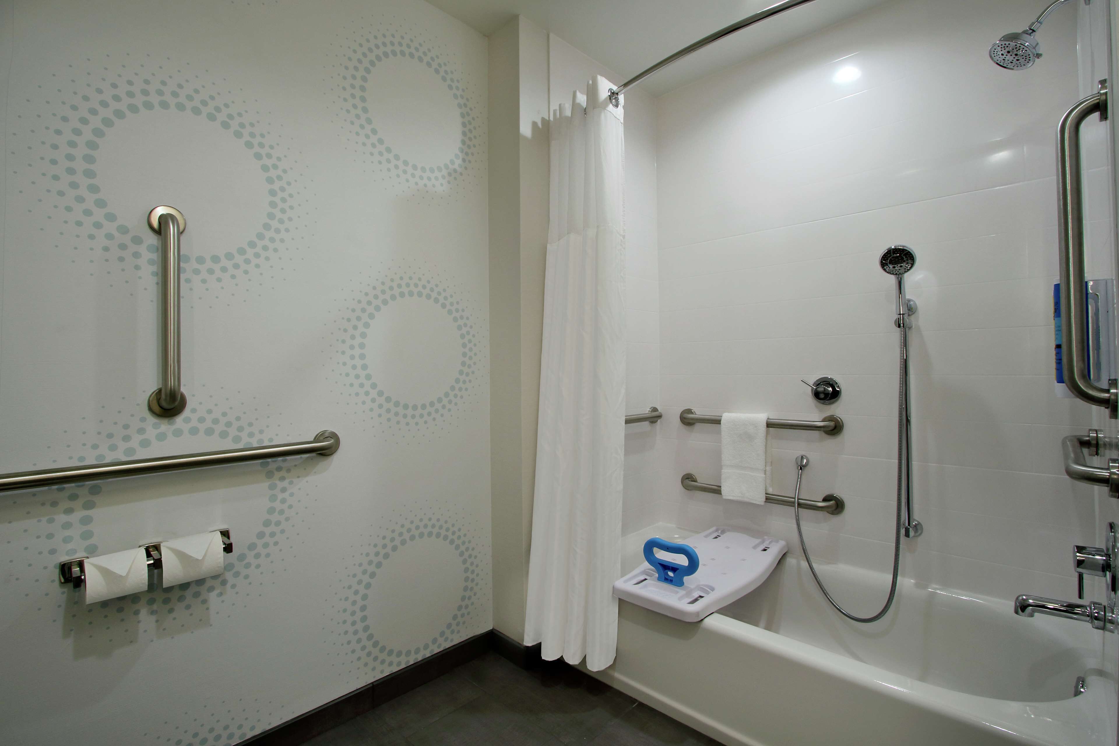 hydromassage showerhead, free toiletries, hair dryer, towels