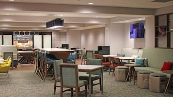 Tägliches inbegriffenes kontinentales Frühstück