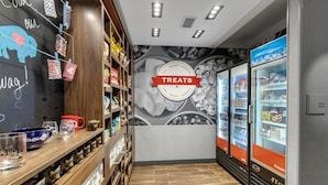Snack bar - Hampton Inn Buffalo - Amherst, NY (Buffalo)