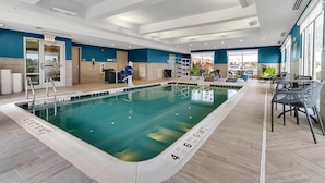 Indoor pool, open 9:00 AM to 10:00 PM, sun loungers - Hampton Inn Buffalo - Amherst, NY (Buffalo)