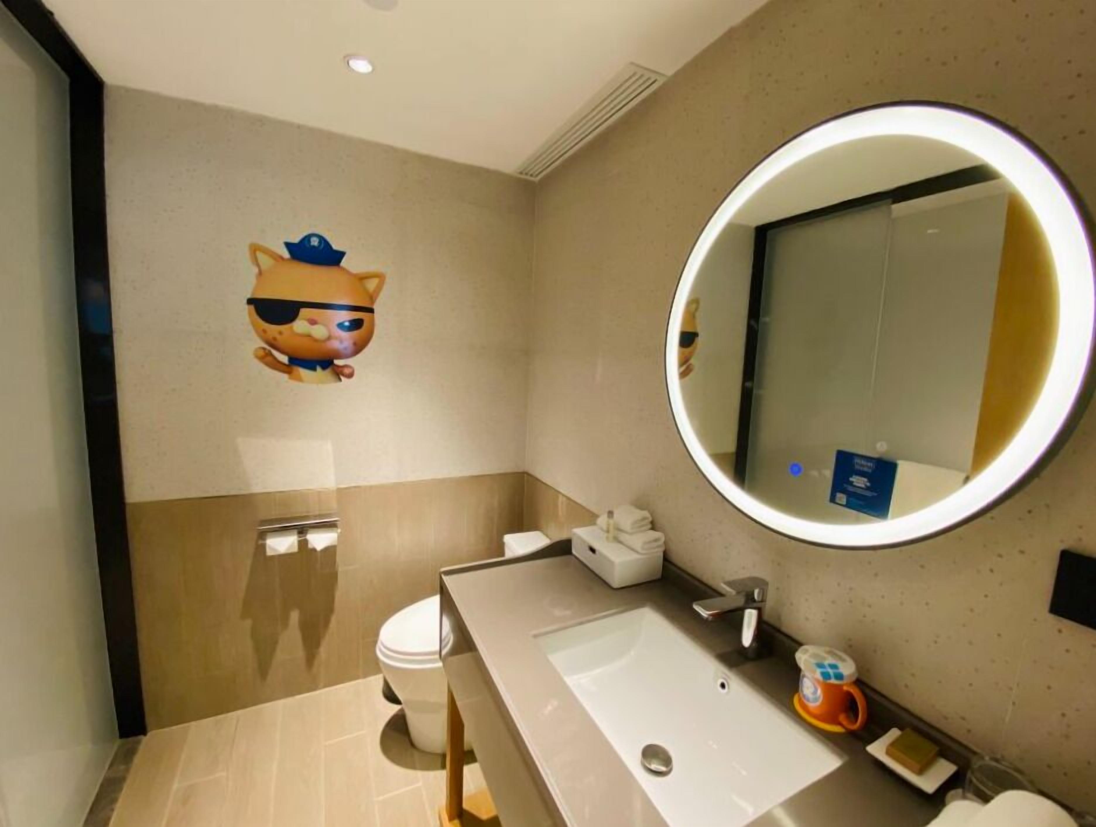 Family Room, 1 King Bed | Bathroom | Shower, rainfall showerhead, designer toiletries, hair dryer