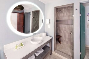 Free toiletries, hair dryer, bathrobes, slippers - Hilton Grand Vacations Club La Pacifica Los Cabos (San José del Cabo)