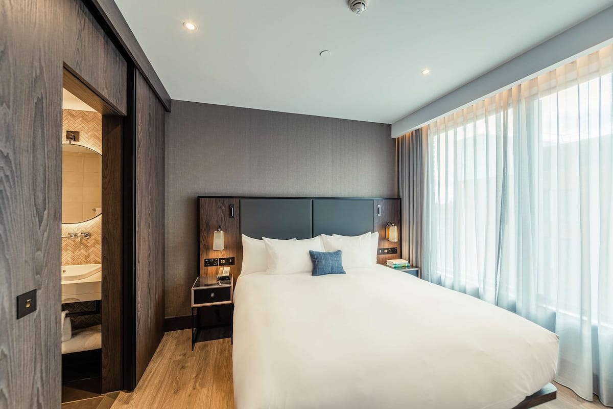 Apartment (The Blake) | In-room safe, desk, laptop workspace, soundproofing
