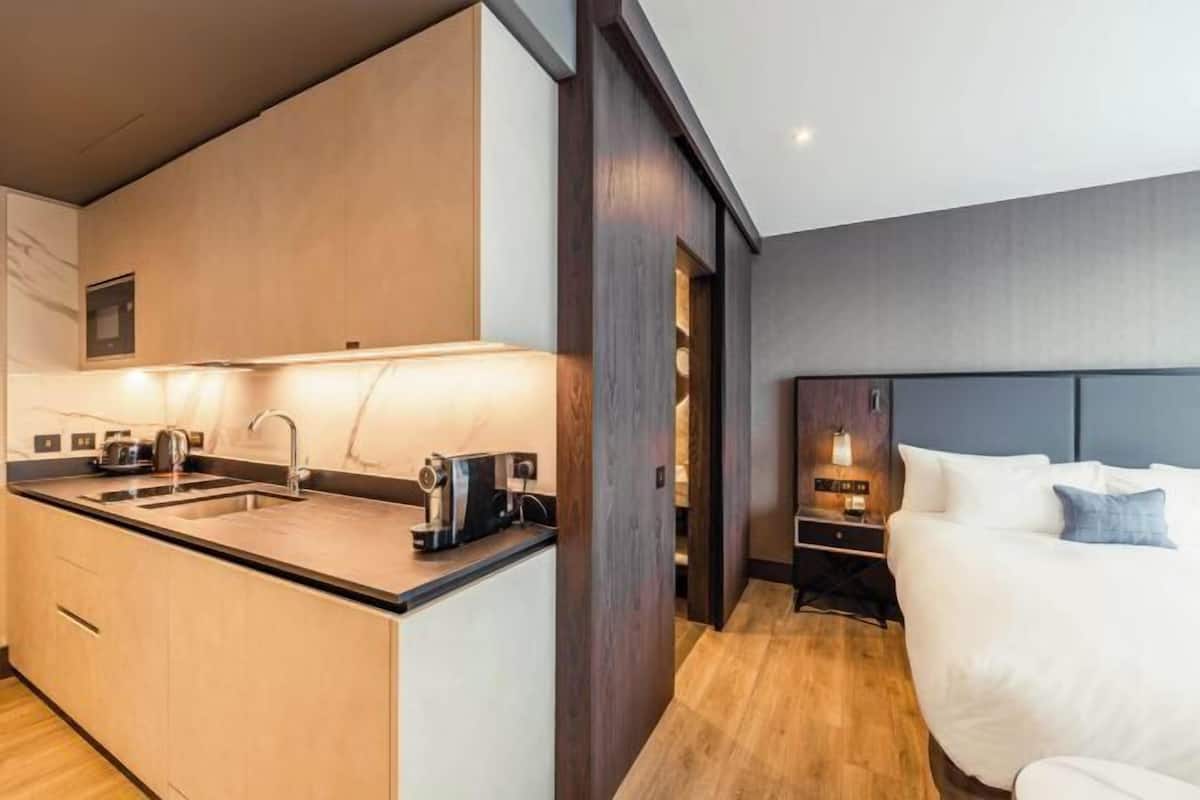 In-room safe, desk, laptop workspace, soundproofing