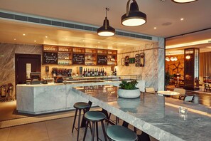 Bar (on property) - The Fellows House Cambridge, Curio Collection by Hilton (Cambridge)